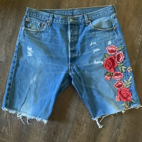 Embroidered Levi's 501 Button Fly Denim Shorts - Picture 1 of 8